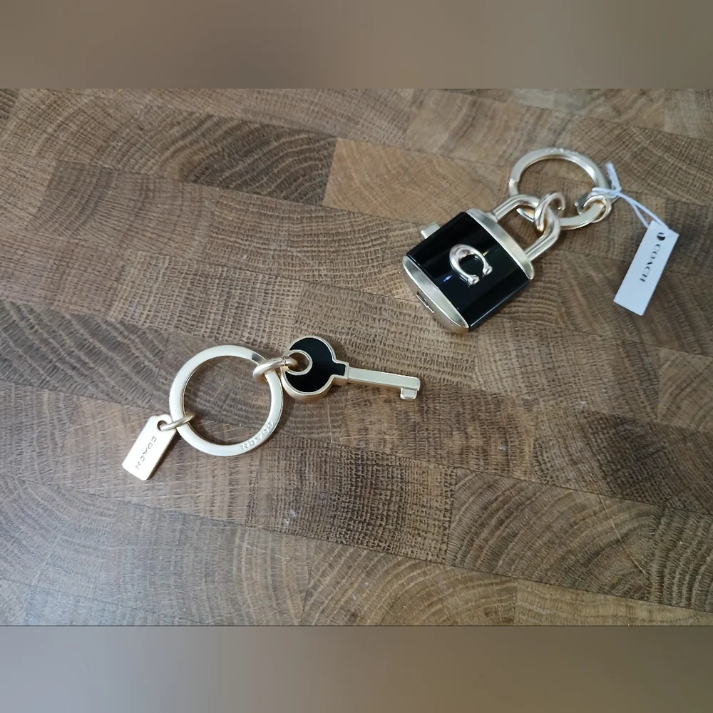 🆕️ Coach Keychain - Picture 3 of 5